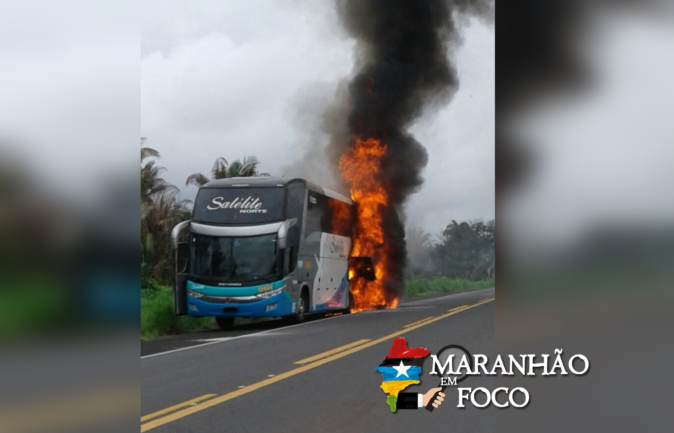 Ônibus da empresa Satélite pega fogo na BR 316 na cidade de Codó