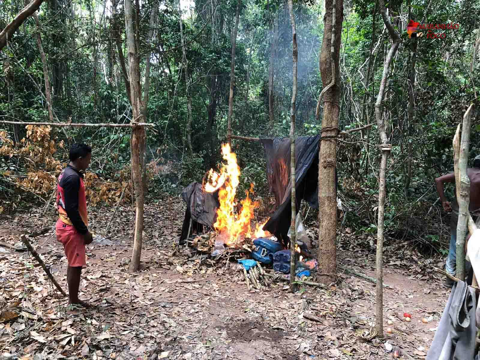 Índios entregam à PF madeireiros presos por desmatar reserva dos Arariboia no Maranhão