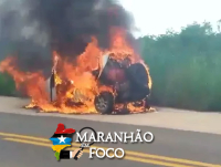 Veículo pega fogo na BR-222 no Maranhão